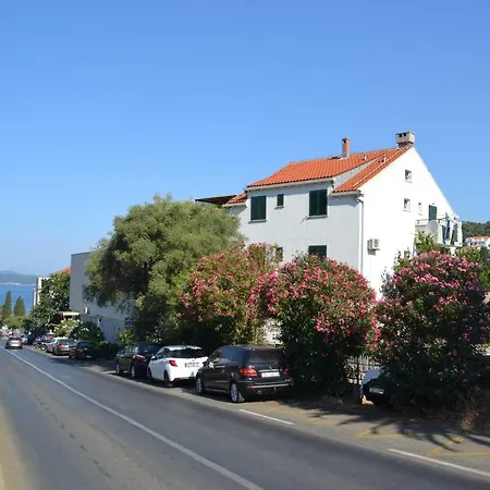 Vukosav Family And Guest house 3*