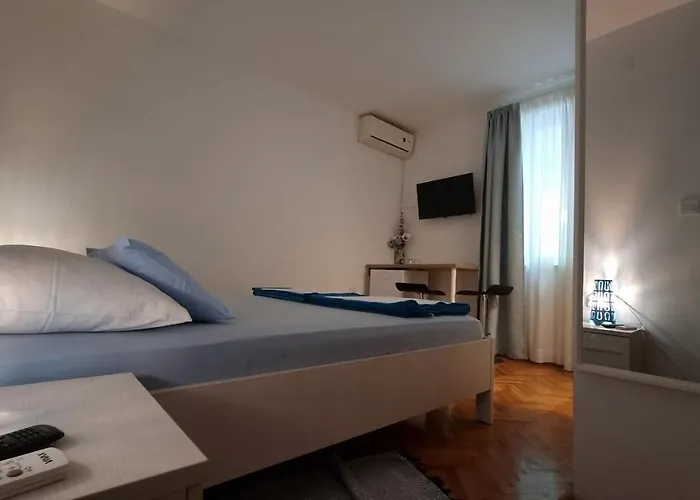 Gostinjska kuća Vukosav Family And 3*
