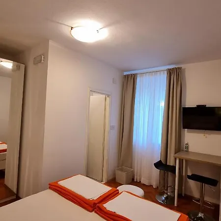 Vukosav Family And 4*